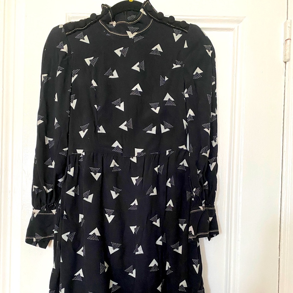 MARC JACOBS dress. Zipper back closure. Good condition. Black. Size: S